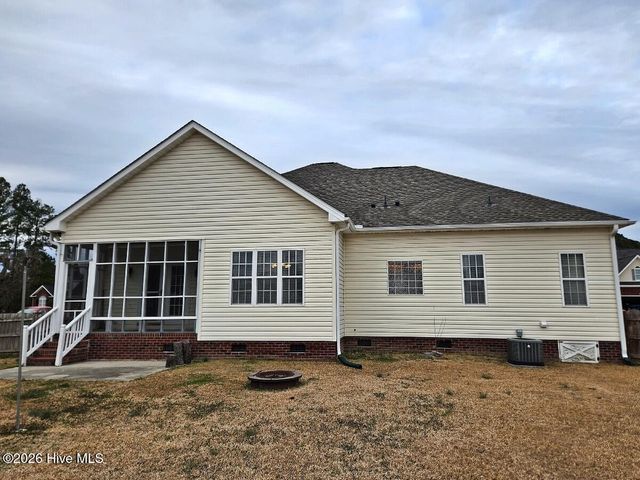 7 Edgewater Drive, Smithfield, NC 27577