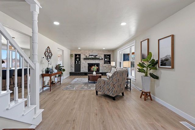 1490 FERNANDO DRIVE, De Pere, WI 54115