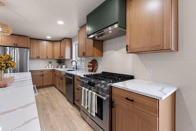 1490 FERNANDO DRIVE, De Pere, WI 54115
