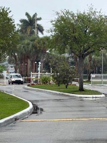 800 Cypress Park Way Unit I1, Pompano Beach, FL 33064