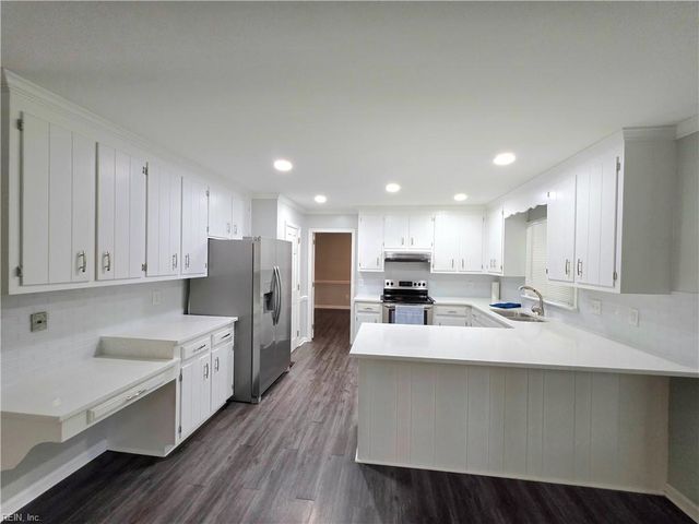 415 Rosewood LN, Yorktown, VA 23692