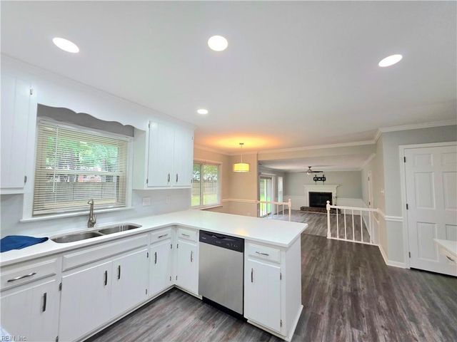 415 Rosewood LN, Yorktown, VA 23692