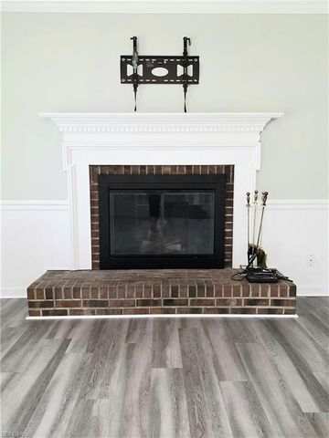 415 Rosewood LN, Yorktown, VA 23692