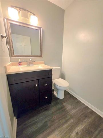 415 Rosewood LN, Yorktown, VA 23692