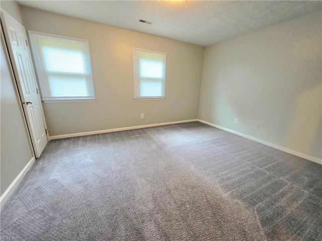 415 Rosewood LN, Yorktown, VA 23692