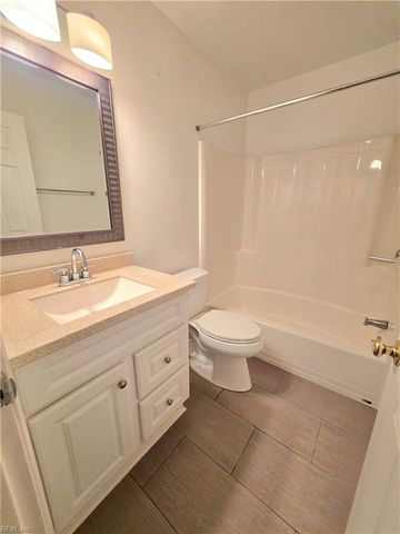 415 Rosewood LN, Yorktown, VA 23692