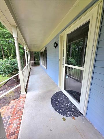 415 Rosewood LN, Yorktown, VA 23692