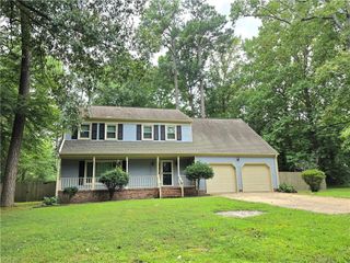 415 Rosewood LN, Yorktown, VA 23692