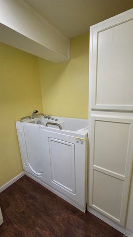 211 Pine knot, Fairfield Bay, AR 72088