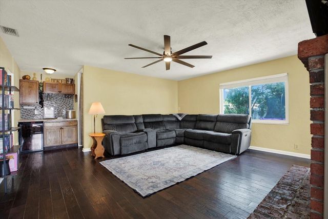 6240 39TH AVENUE N, St Petersburg, FL 33709