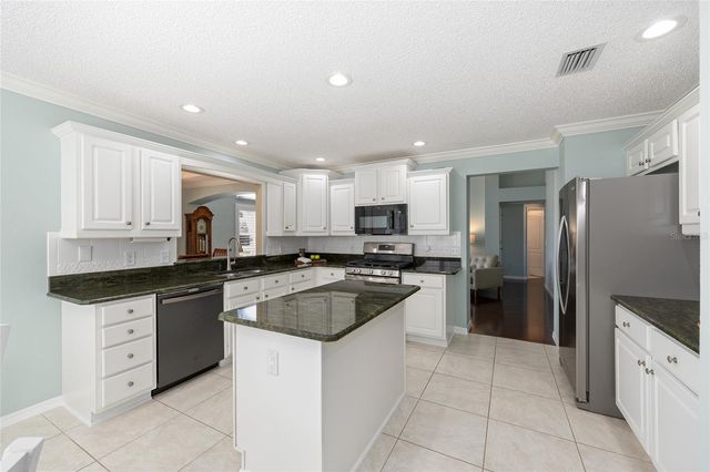 2000 ARDMORE WAY, The Villages, FL 32162