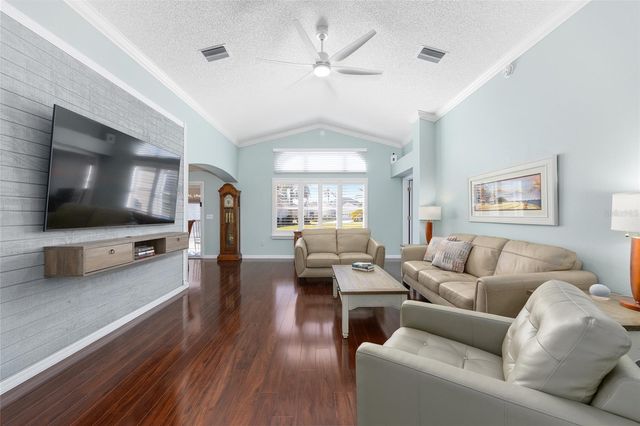 2000 ARDMORE WAY, The Villages, FL 32162