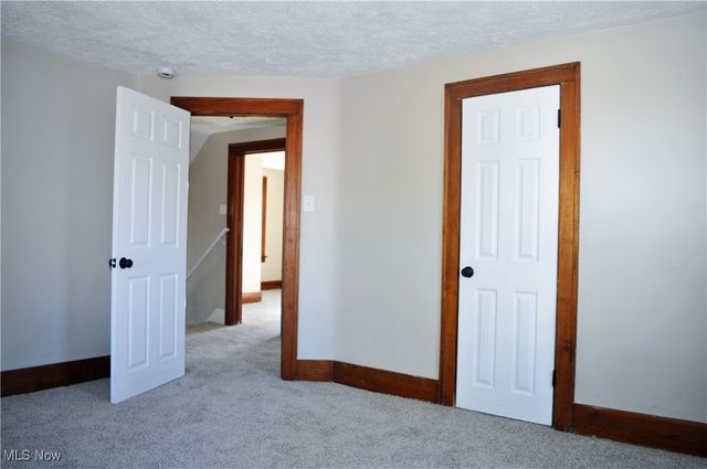 910 W 14th Street, Lorain, OH 44052