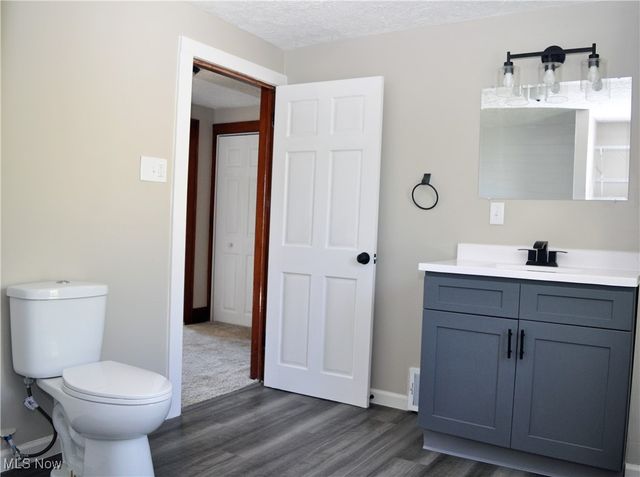 910 W 14th Street, Lorain, OH 44052