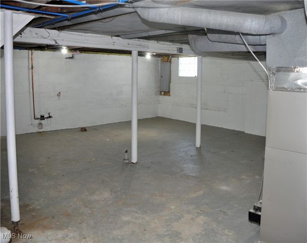 910 W 14th Street, Lorain, OH 44052