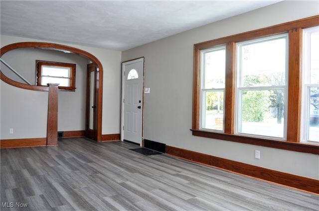 910 W 14th Street, Lorain, OH 44052