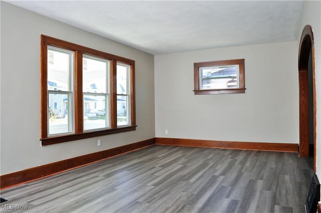 910 W 14th Street, Lorain, OH 44052