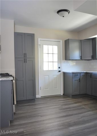 910 W 14th Street, Lorain, OH 44052