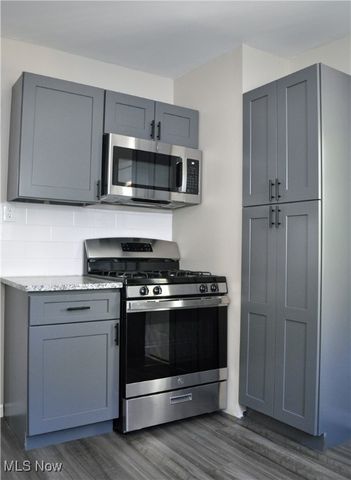 910 W 14th Street, Lorain, OH 44052