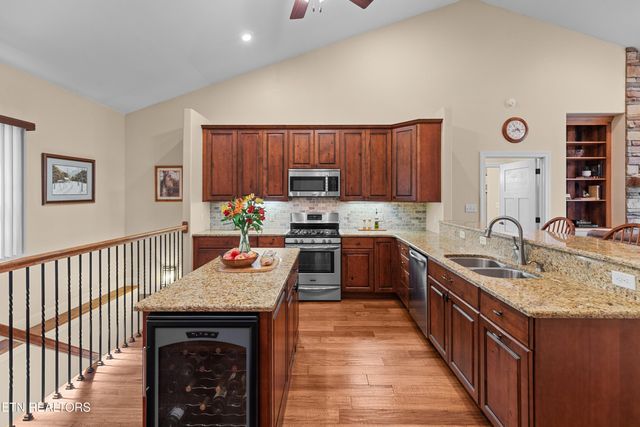 2278 Lower Rinehart Rd, Dandridge, TN 37725
