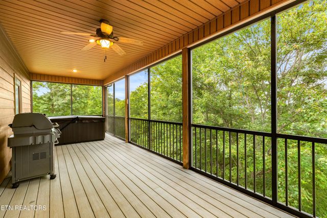 2278 Lower Rinehart Rd, Dandridge, TN 37725