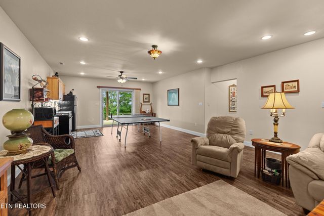 2278 Lower Rinehart Rd, Dandridge, TN 37725
