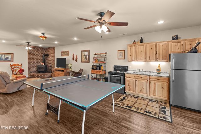 2278 Lower Rinehart Rd, Dandridge, TN 37725
