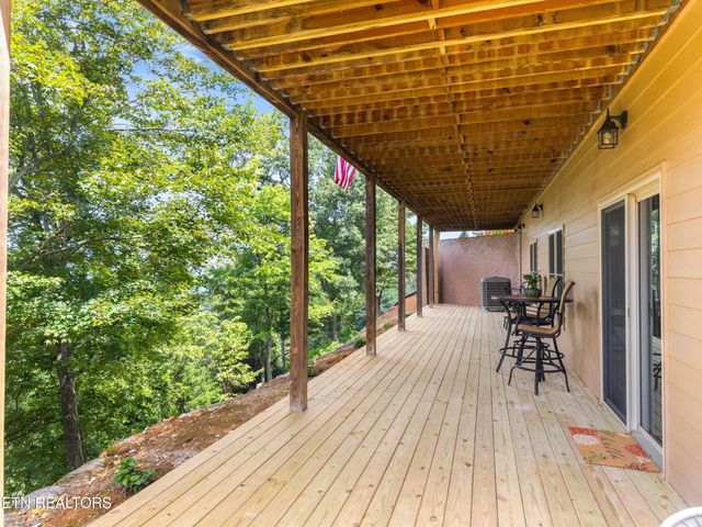 2278 Lower Rinehart Rd, Dandridge, TN 37725