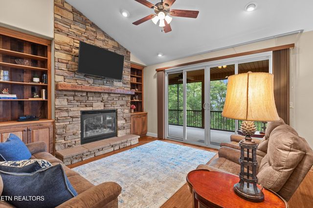 2278 Lower Rinehart Rd, Dandridge, TN 37725