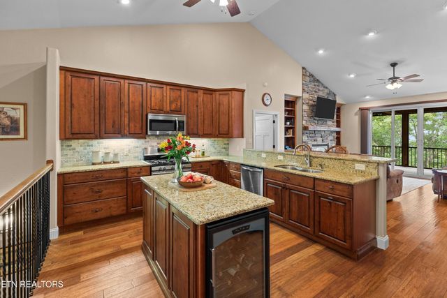 2278 Lower Rinehart Rd, Dandridge, TN 37725