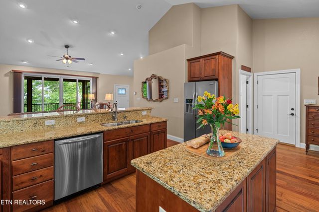 2278 Lower Rinehart Rd, Dandridge, TN 37725