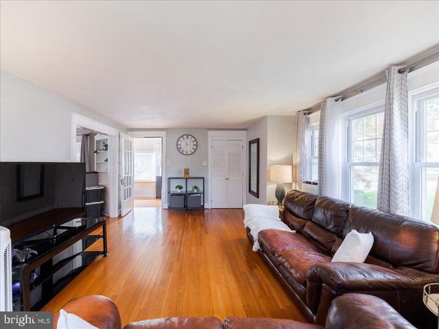 1086 EDGE HILL RD, Abington, PA 19001