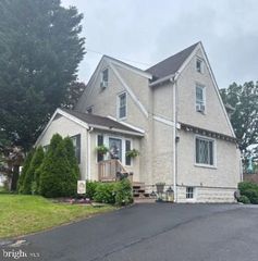 1086 EDGE HILL RD, Abington, PA 19001