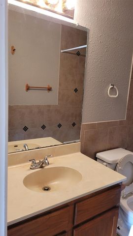 8804 Schick RD C, Austin, TX 78729