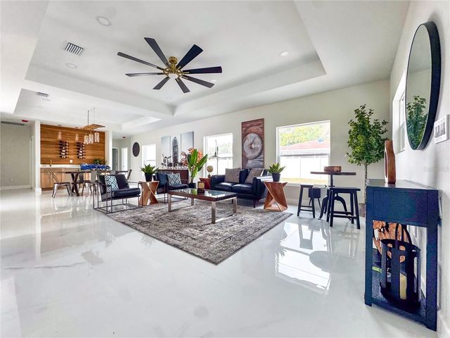 6402 N WOODLYNNE AVENUE, Tampa, FL 33614