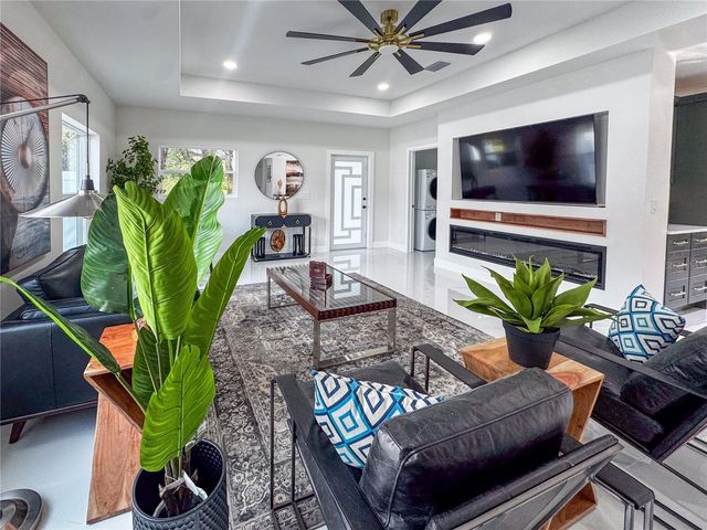 6402 N WOODLYNNE AVENUE, Tampa, FL 33614