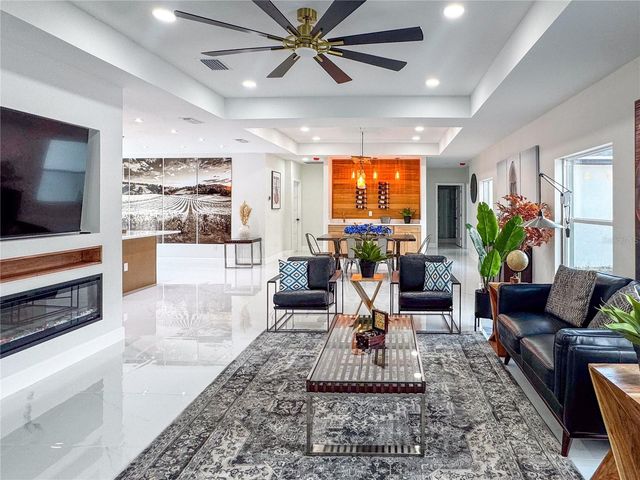 6402 N WOODLYNNE AVENUE, Tampa, FL 33614