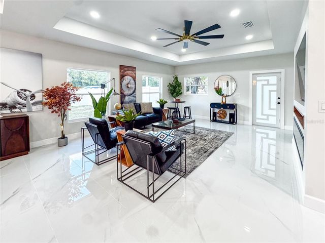 6402 N WOODLYNNE AVENUE, Tampa, FL 33614