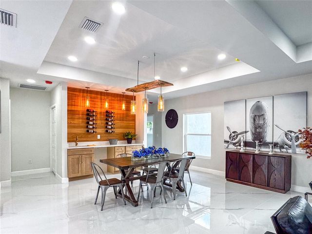 6402 N WOODLYNNE AVENUE, Tampa, FL 33614