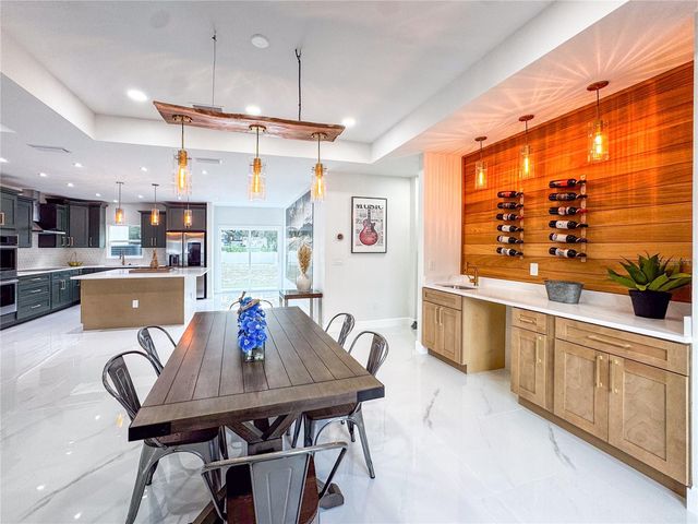 6402 N WOODLYNNE AVENUE, Tampa, FL 33614