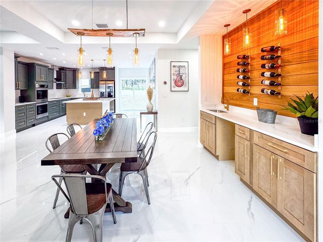 6402 N WOODLYNNE AVENUE, Tampa, FL 33614