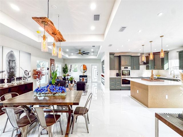 6402 N WOODLYNNE AVENUE, Tampa, FL 33614