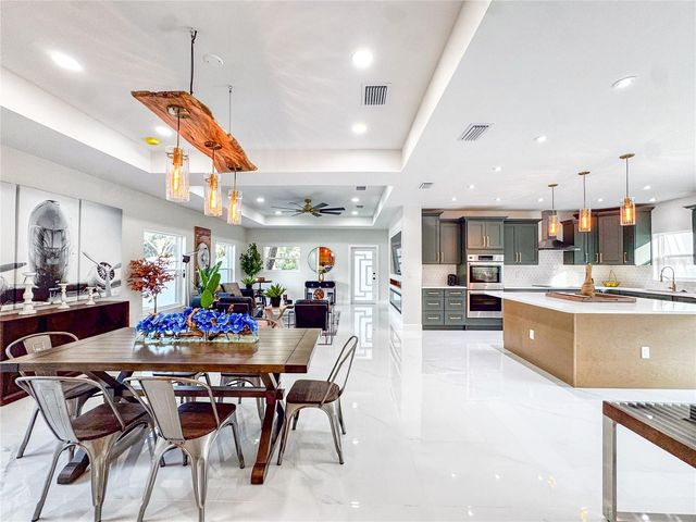 6402 N WOODLYNNE AVENUE, Tampa, FL 33614