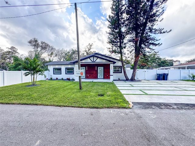 6402 N WOODLYNNE AVENUE, Tampa, FL 33614