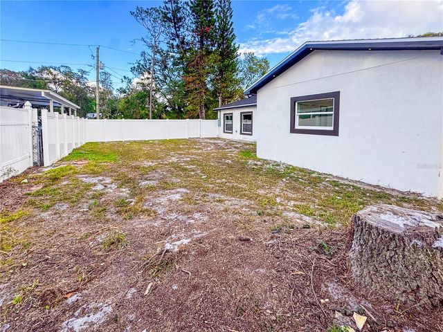 6402 N WOODLYNNE AVENUE, Tampa, FL 33614