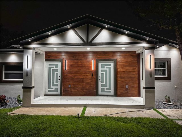 6402 N WOODLYNNE AVENUE, Tampa, FL 33614