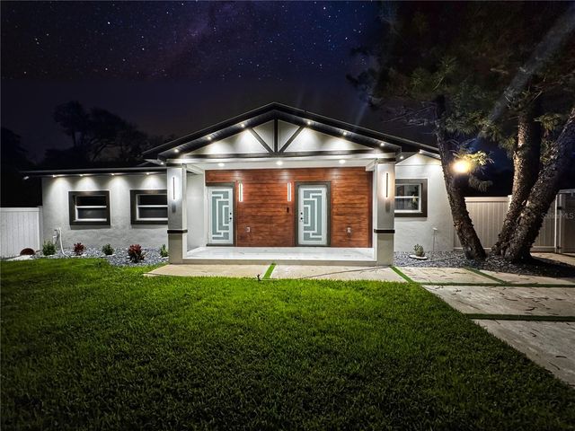 6402 N WOODLYNNE AVENUE, Tampa, FL 33614