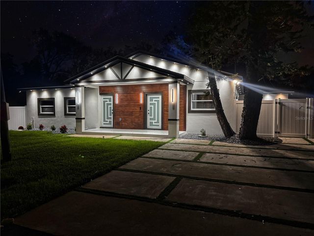 6402 N WOODLYNNE AVENUE, Tampa, FL 33614