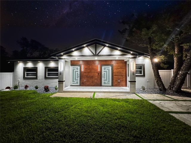 6402 N WOODLYNNE AVENUE, Tampa, FL 33614