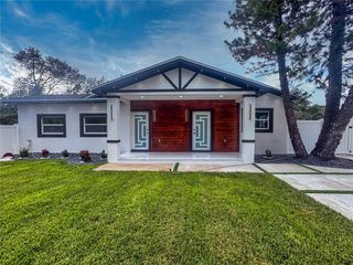 6402 N WOODLYNNE AVENUE, Tampa, FL 33614
